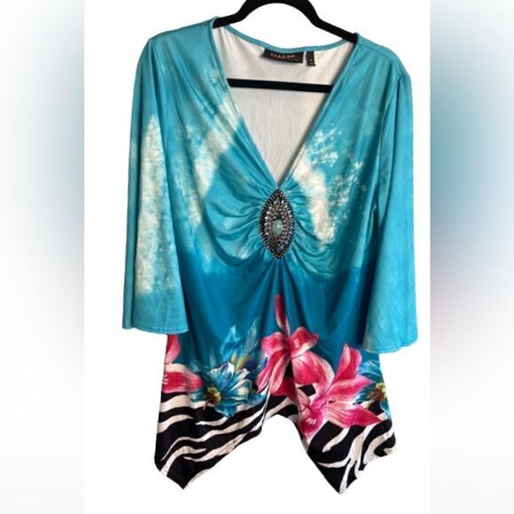 Allure classic top with handkerchief him. Size 1X. - Picture 4 of 5